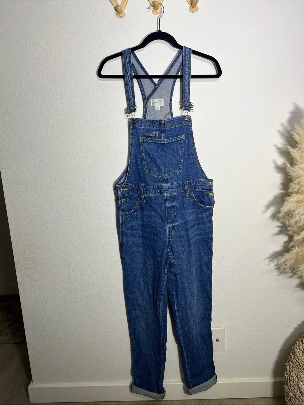 UNIVERSAL THREAD • denim bob overalls medium blue wash size 6